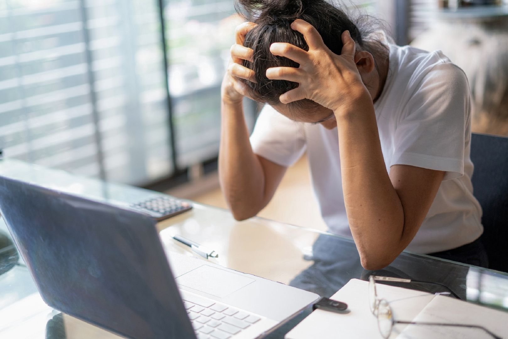 Groził, że wsadzi pracownicę do bagażnika. Psycholog odpowie przed sądem.