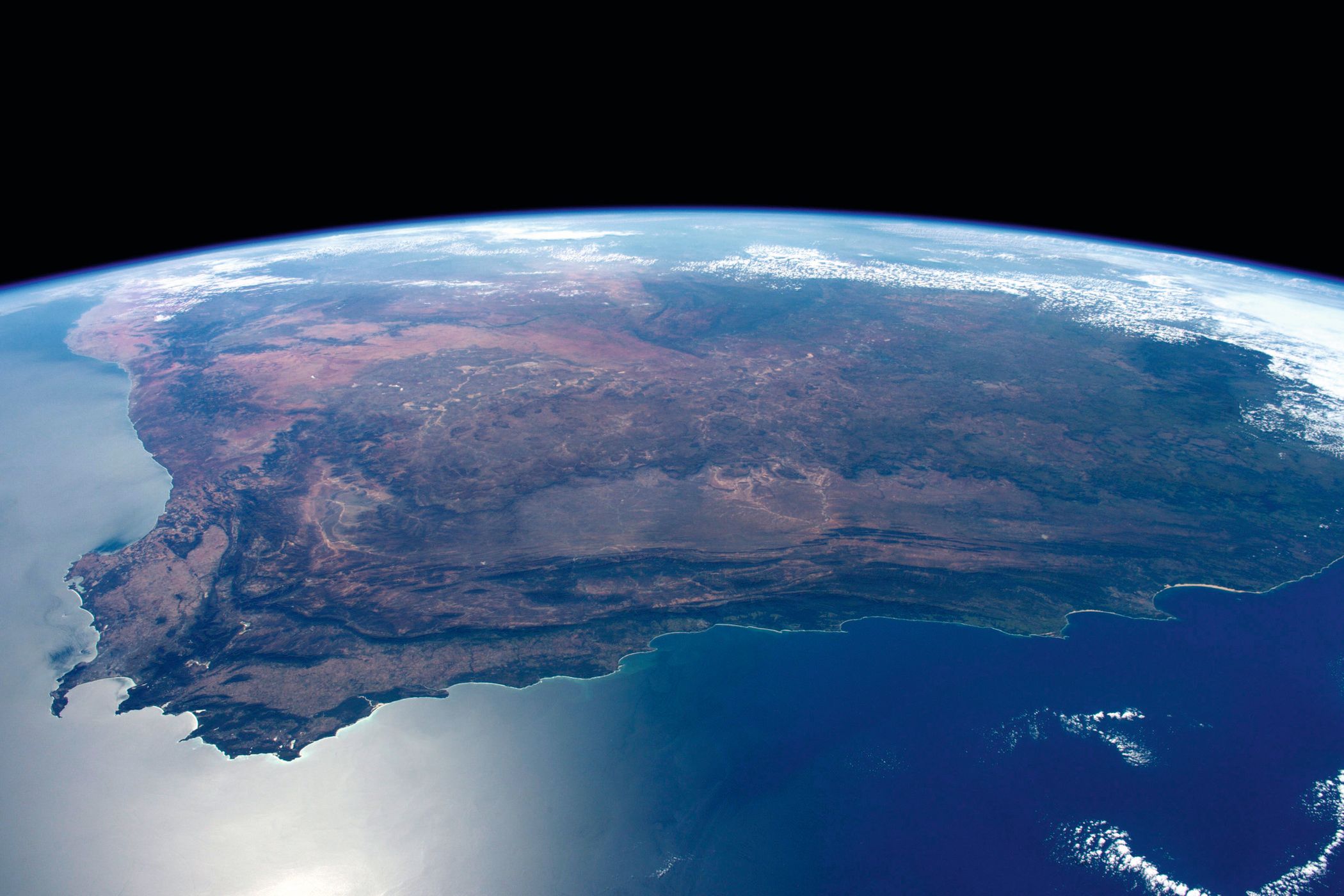 "Hello, Is This Planet Earth" - zachwycające zdjęcia z orbity Ziemi 8