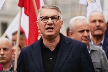 "Kłamliwe insynuacje". Wipler reaguje na słowa Tuska