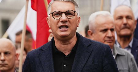 "Kłamliwe insynuacje". Wipler reaguje na słowa Tuska. Stawia ultimatum