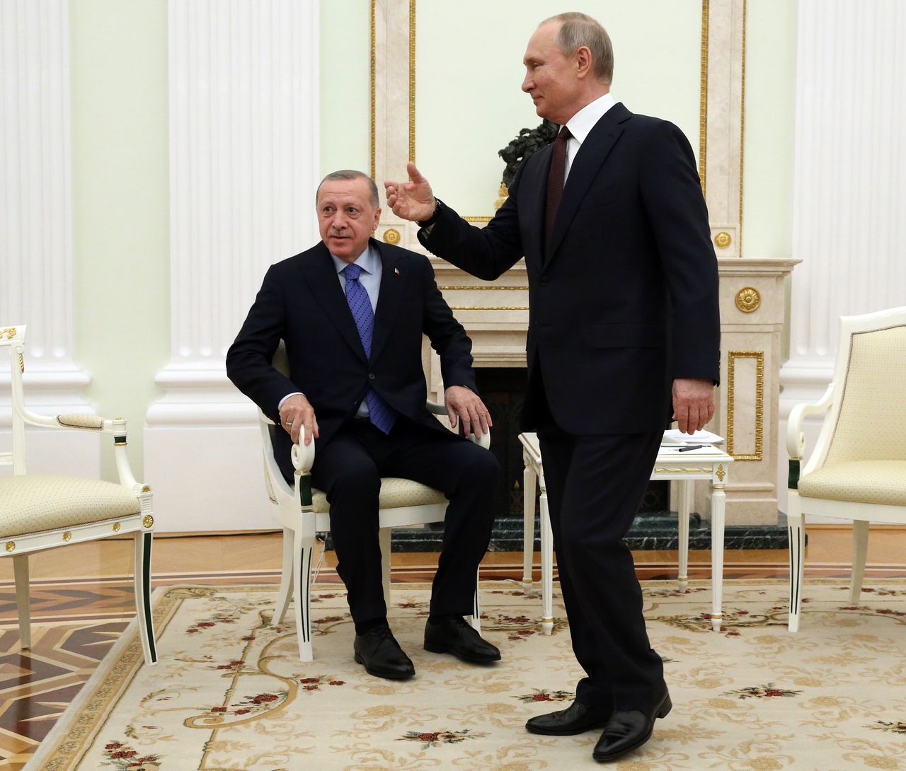 Politico: Turcja stąpa po kruchym lodzie. Trudna "miłość" Erdogana i Putina