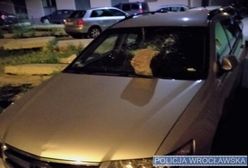 Wrocław. Rzucał cegłami w samochody. Niezrozumiałe zachowanie 36-latka