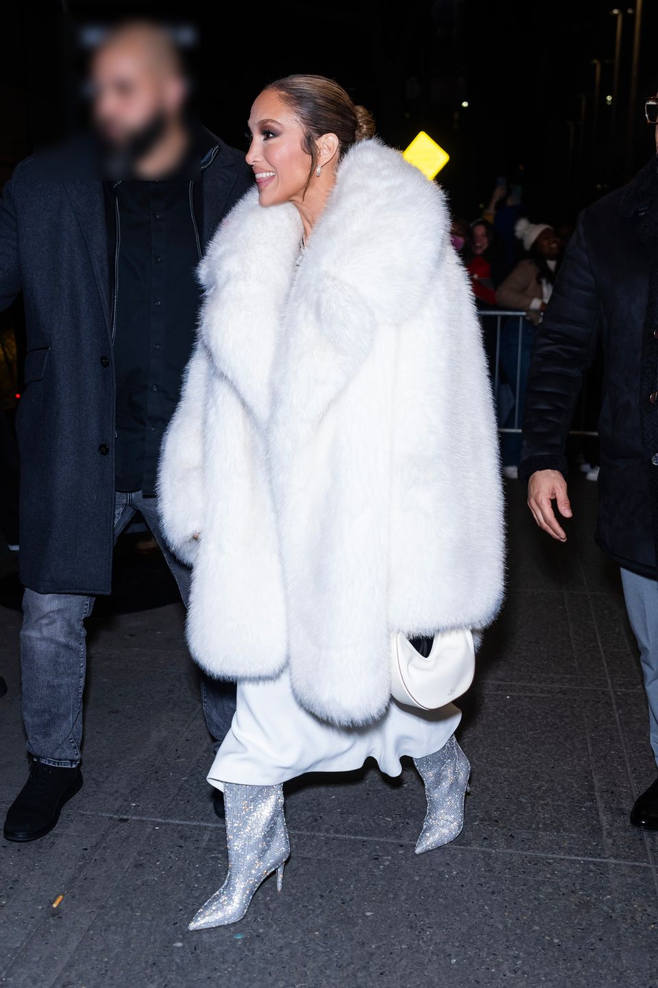 Jennifer Lopez w gigantycznym futrze paraduje po Nowym Jorku