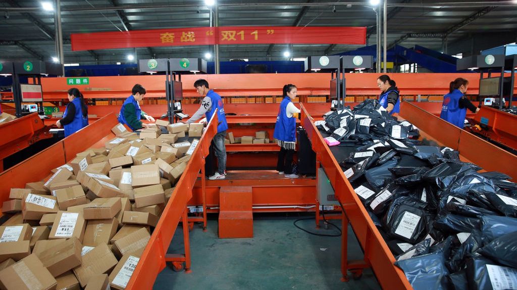 Przesyłki z Chin "zalewają" Polskę.