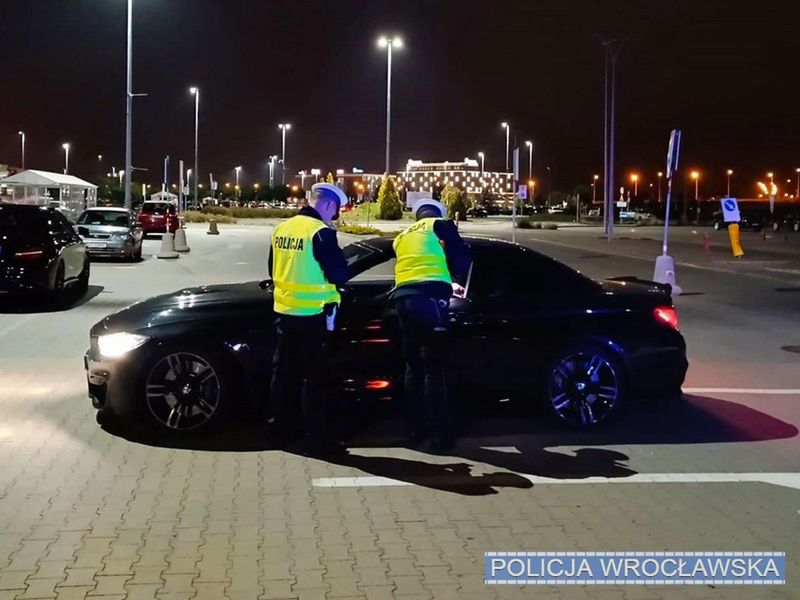 Policja udaremniła nielegalne wyścigi. Mandaty na ponad 50 tys. zł