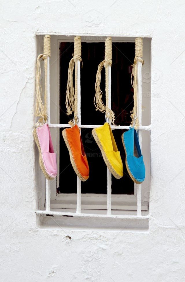 Modne buty na lato - espadryle. Jak i z czym je nosić?
