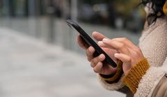 Polacy nie wiedzą, jak dbać o higienę cyfrową. A to nie tylko ograniczanie smartfona