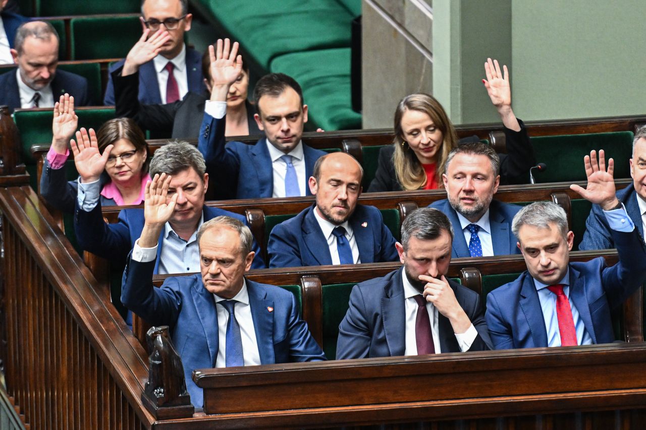 Aż 58,2 proc. Polaków uważa, że na scenie politycznej jest miejsce na nową partię