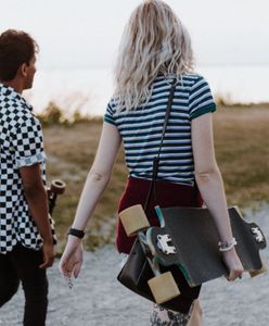 Aktywne lato w amerykańskim stylu. Longboard, czyli surfing na betonie