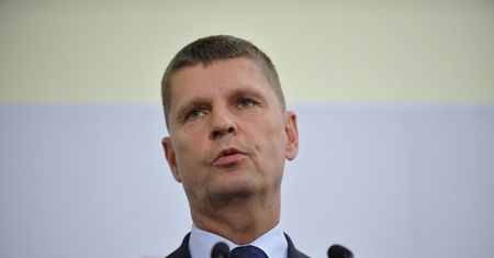 Powrót do szkół. Zapadła ostateczna decyzja ws. maseczek. Konferencja ministra