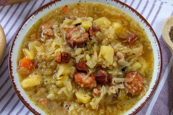 Dorzucam kilka do kapuśniaku. Wyciągają smak i dodają smaku wędzonki