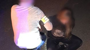 Kluczbork: Pijana 29-latka urządziła awanturę u byłego, rozbiła opla i próbowała przekupić policjantów