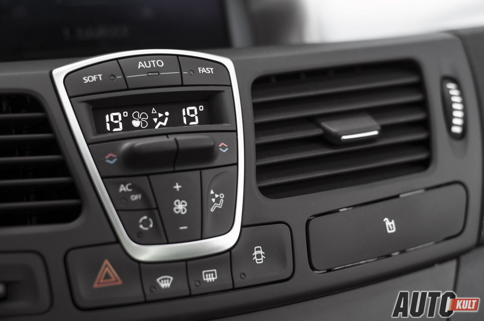 Renault Laguna Coupé 2,0 dCi 4Control - test [galeria zdjęć] 15