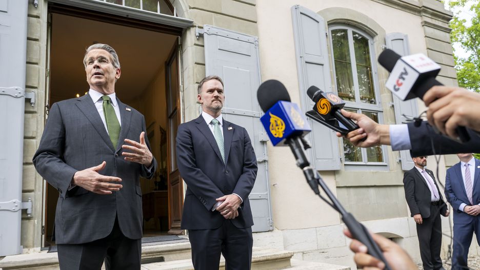 USA and China hold trade talks in Switzerland
epa12092030 U.S. Secretary of the Treasury Scott Bessent (L) and U.S. Trade Representative Jamieson Greer (R) speak to the press after the second day of a bilateral meeting between the United States and China, in Geneva, Switzerland, 11 May 2025.  EPA/MARTIAL TREZZINI EDITORIAL USE ONLY 
Dostawca: PAP/EPA.
MARTIAL TREZZINI
diplomacy, usa-china, press