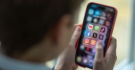 Zakaz korzystania z social mediów do 16. roku życia? Ten sondaż mówi wszystko