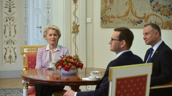 Ursula von der Leyen, Andrzej Duda i Mateusz Morawiecki na spotkaniu w Warszawie 2.06.22