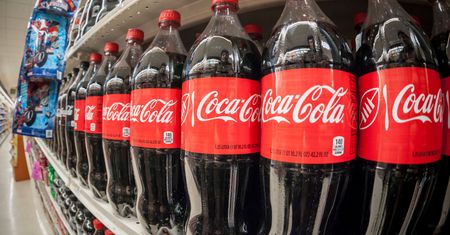 W końcu się zdecydowali. Coca-Cola, Pepsi i Starbucks zawieszają działalność w Rosji