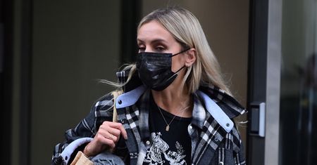 Agnieszka Woźniak-Starak w jesiennej stylizacji. Jej efektowny płaszcz w kratę robi wrażenie
