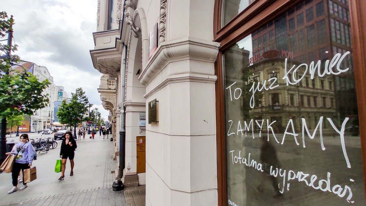 reporter_baza_2022-0909.09.2022 Lodz. Ulica Piotrkowska. Sklepy, lokale uslugowe nadal bankrutuja. Fot. Piotr Kamionka/REPORTERPiotr Kamionka/REPORTER