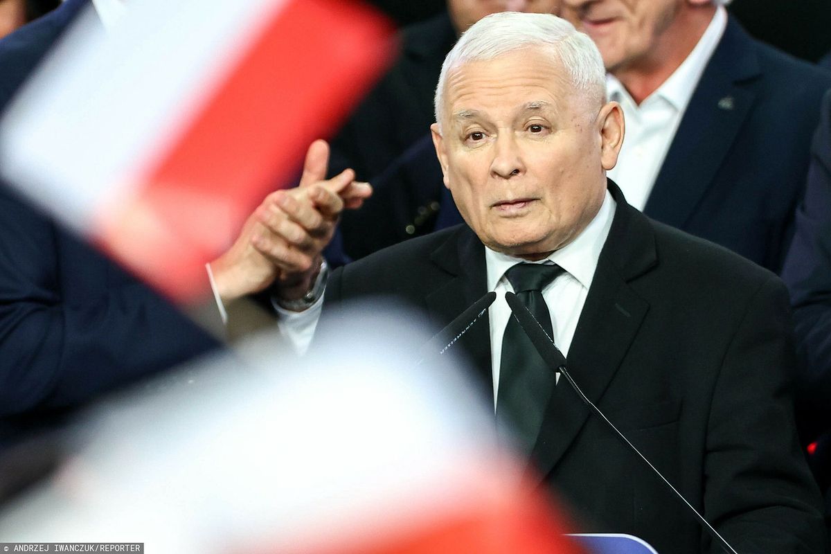 Jarosław Kaczyński podczas wieczoru wyborczego w sztabie PiS