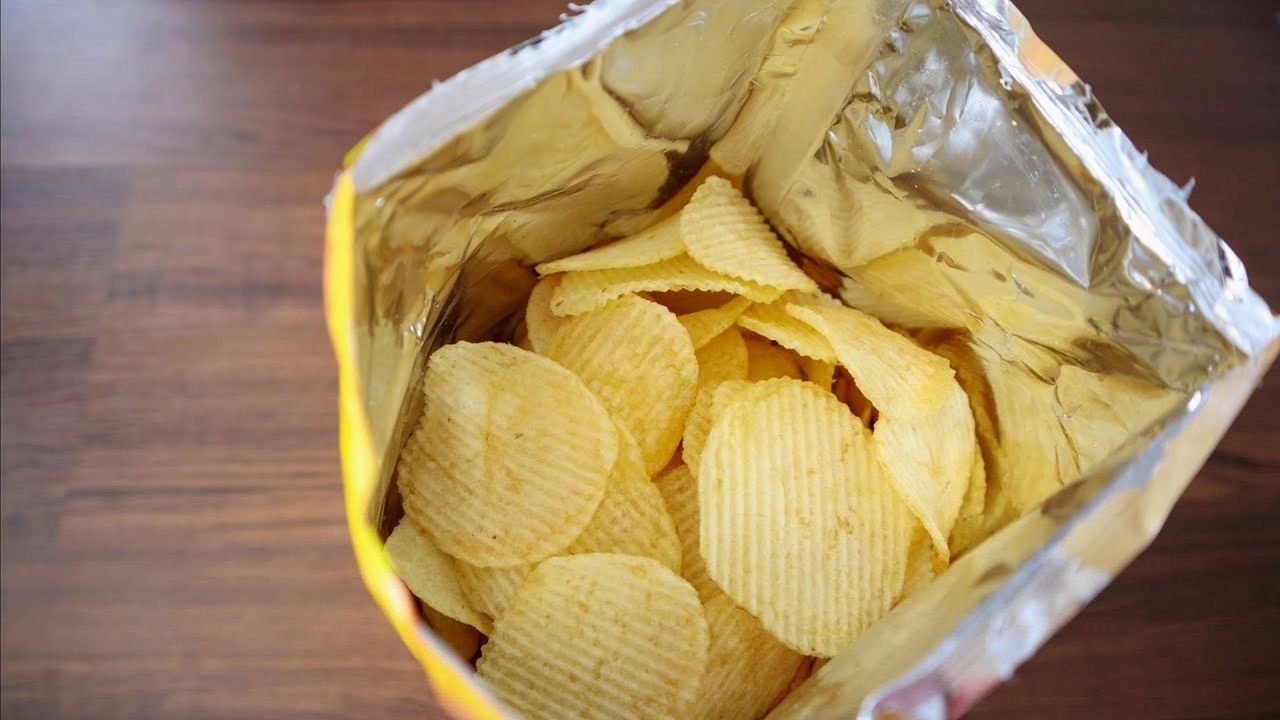 Chipsy wypełniają tylko część opakowania