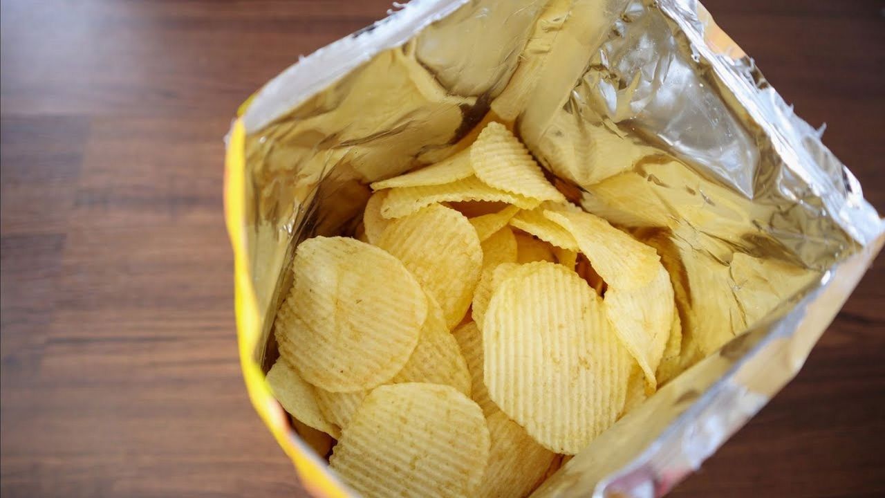 Dlaczego torebka chipsów jest w połowie pusta?