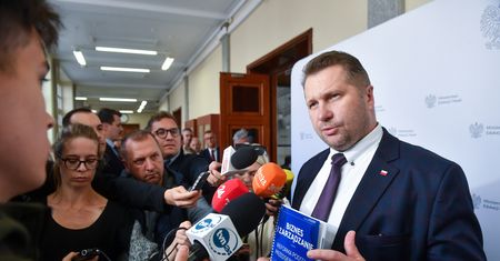 Nie ma pieniędzy w podstawówkach na podręczniki. Rząd reaguje