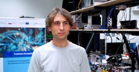 Naukowcy z Uniwersytetu Warszawskiego stworzyli nowy typ odbiornika kwantowego. Technologia ma duży potencjał zastosowania w przemyśle kosmicznym i obronności