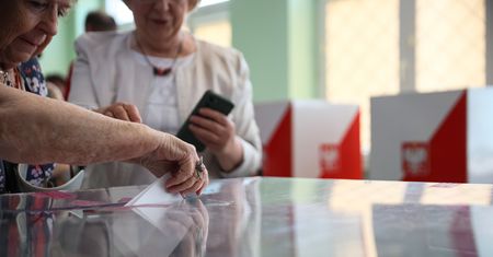 Tak głosowali seniorzy. Podzieleni niemal po połowie