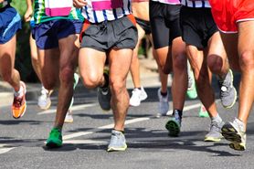 Dlaczego maratończycy po zawodach są niżsi?