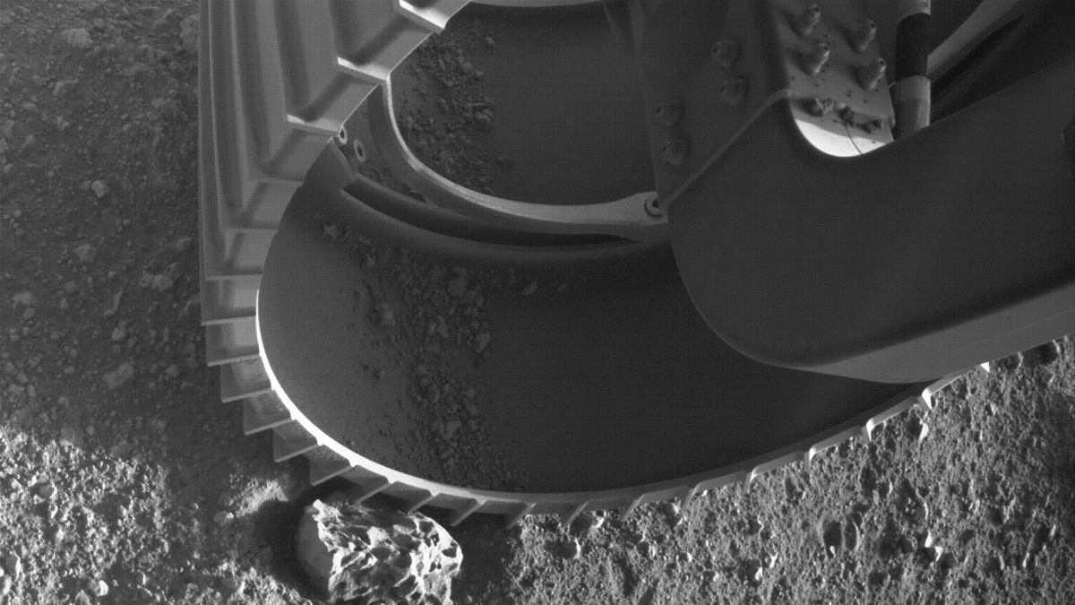 NASA udostępnia oficjalne pliki RAW zdjęć z Marsa. Zobacz, co kryją w sobie 1