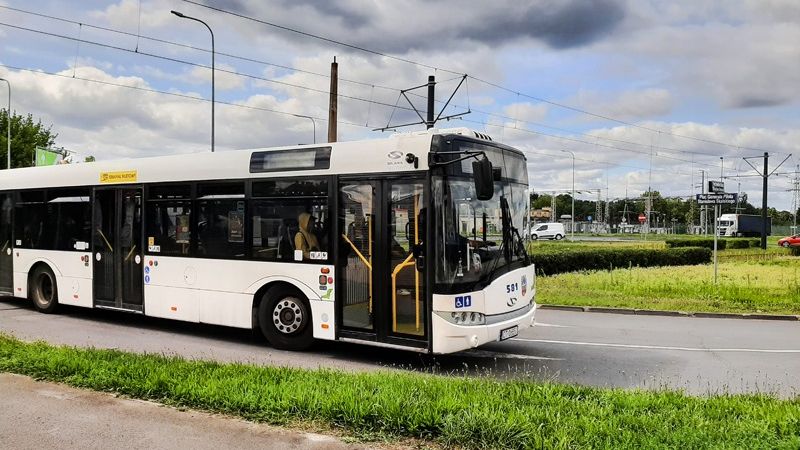 Od soboty, 24 października, w Toruniu zaczną obowiązywać zmiany w komunikacji miejskiej związane z 1 listopada.