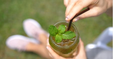 Lemoniada z grejpfruta na płaski brzuch. Efekty już po 7 dniach! (WIDEO)