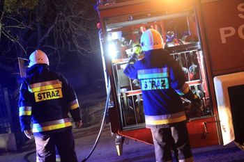 Radzionków: Palił się duży magazyn. Z ogniem walczyło 13 strażackich zastępów