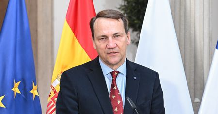 Sikorski: Putin może być zaskoczony stanowczością Trumpa