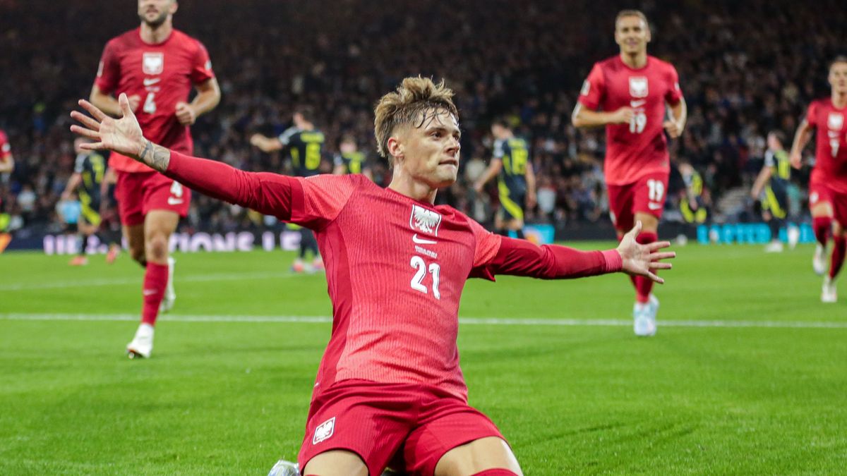 GLASGOW, POLAND - 2024/09/05: Nicola Zalewski of Poland celebrates after scoring a goal during the UEFA Nations League 2024/2025 football match between Scotland and Poland at Hampden Park. Final score; Scotland 2:3 Poland. (Photo by Grzegorz Wajda/SOPA Images/LightRocket via Getty Images)