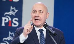 Ostra wypowiedź Brudzińskiego. Uderza w "młodych kolegów"
