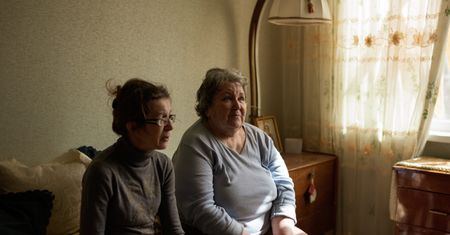 "Jeżeli mamy umrzeć, chcemy umrzeć we własnym domu". Czy "dom" traci wartość, gdy nad głowami świszczą bomby?