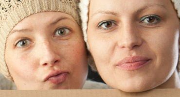 Kampania „Zbieramy na cycki, nowe fryzury i dragi” podbija internet