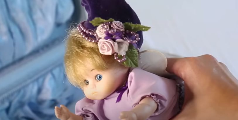 Sarai znalazła w walizce przerażającą lalkę