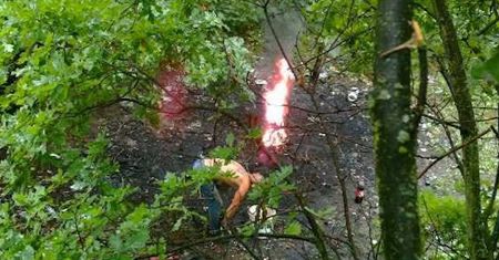 Fotopułapka nagrała mężczyznę w lesie. To nie mieści się w głowie