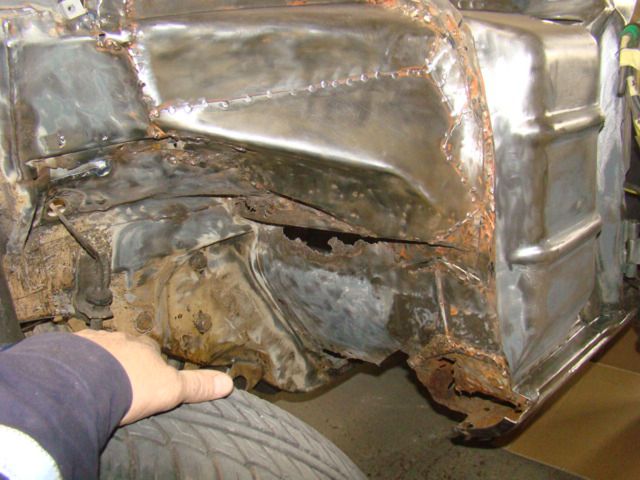 Mercedes 107 - nadkole, ściana grodziowa