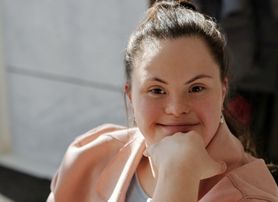 Zmarszczka nakątna – przyczyny, wygląd i leczenie