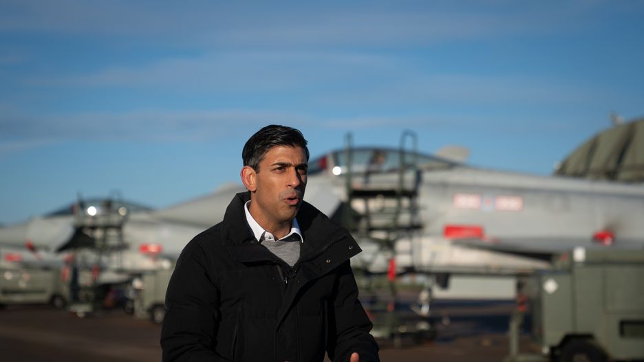 Premier Rishi Sunak podczas wizyty w RAF Coningsby w Linconshire, gdzie doszło 9 grudnia do ogłoszenia wspólnego projektu myśliwca nowej generacji