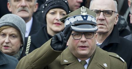 "Pół roku szkolenia dla wszystkich". Generał mówi o "odwieszeniu poboru"