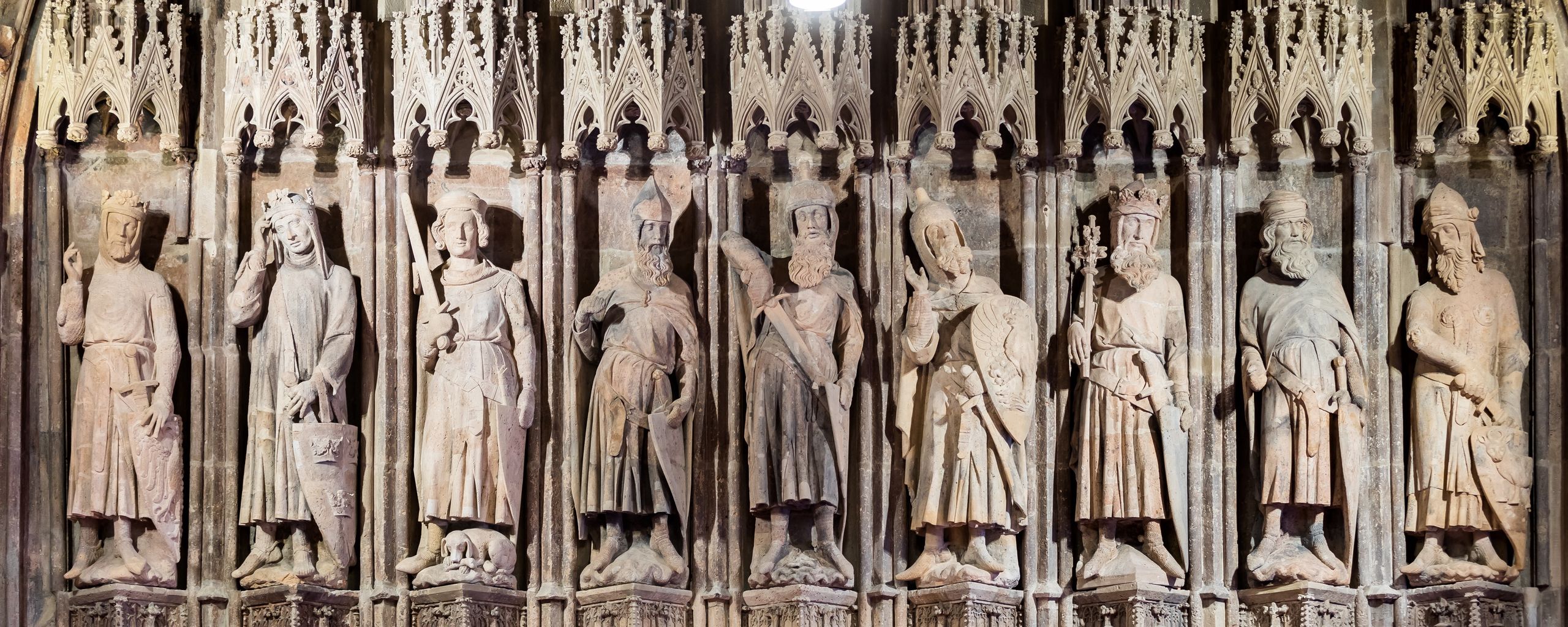 Dziewięciu Bohaterów – według średniowiecznego toposu trzy triady historycznych, biblijnych i legendarnych postaci będącymi ideałem średniowiecznego rycerstwa