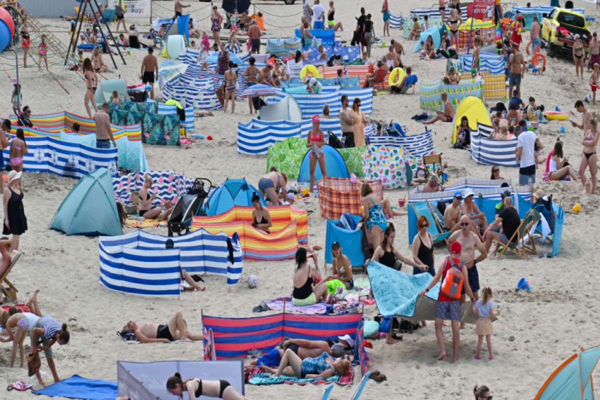 Pozbędą się parawanów z plaży? Kontrowersyjny pomysł w Kołobrzegu