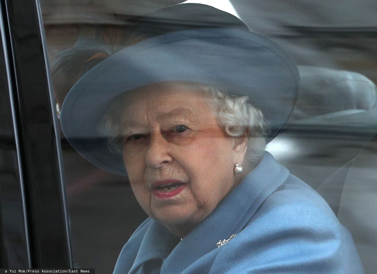 Królowa Elżbieta II dla wielu Brytyjczyków jest symbolem monarchii, która odchodzi w przeszłość 