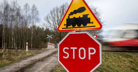 500 kamer na przejazdach kolejowych. Posypią się mandaty