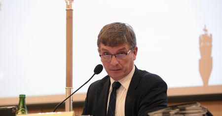 Przewodniczący z PiS i służbowe auto. Wybuchła afera